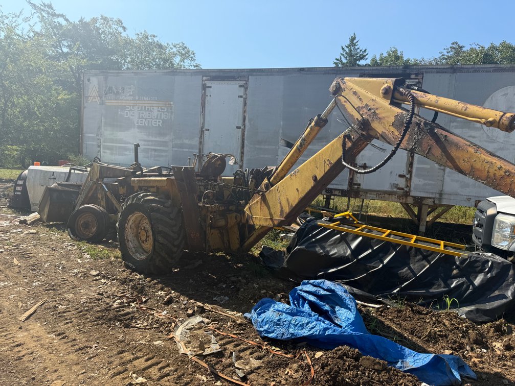 INTERNATIONAL BACKHOE