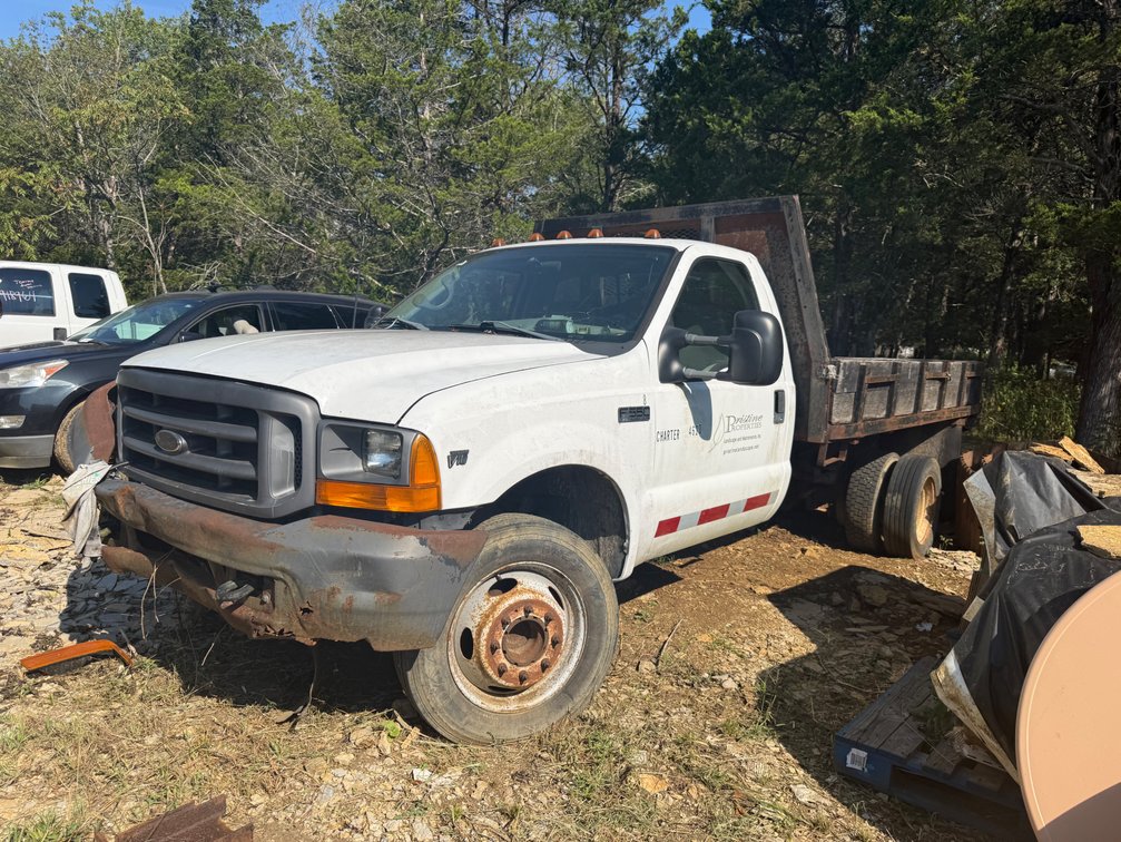 2001 Ford F-550 Truck