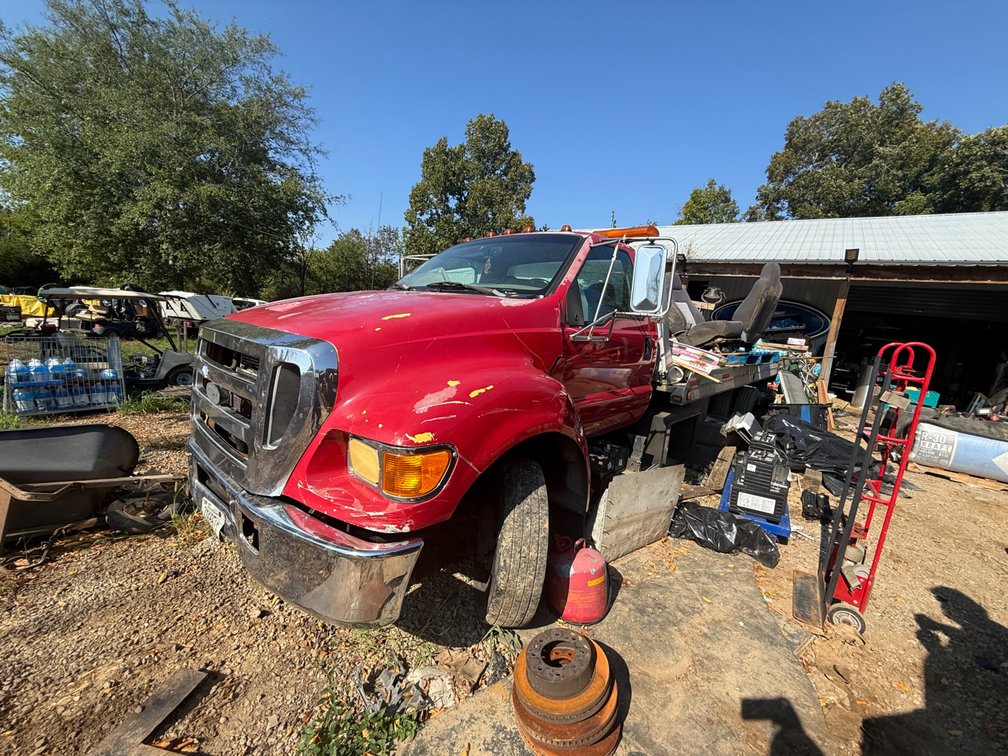 2005 Ford F-650 Truck