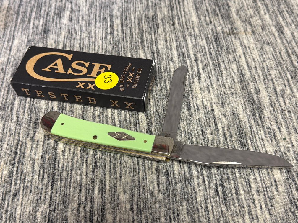 CASE XX MINT GREEN SYNTHETIC SMOOTH TRAPPER KNIFE