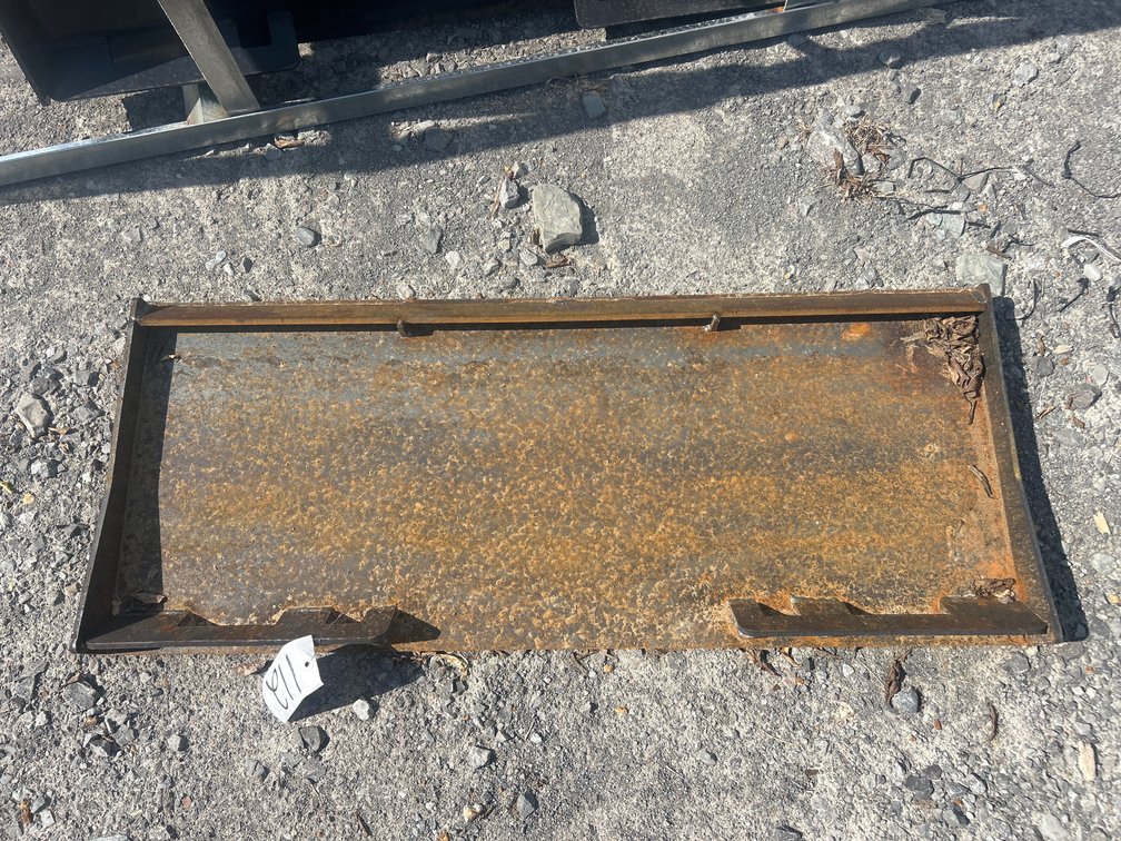 SKID STEER MOUNT PLATE