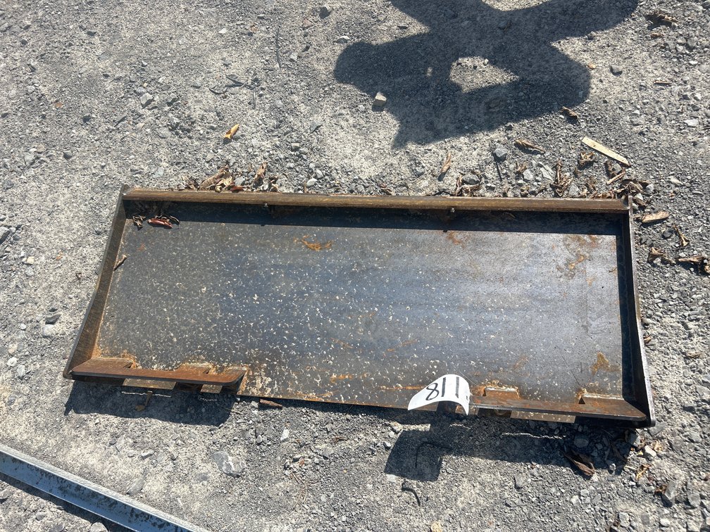 SKID STEER MOUNT PLATE