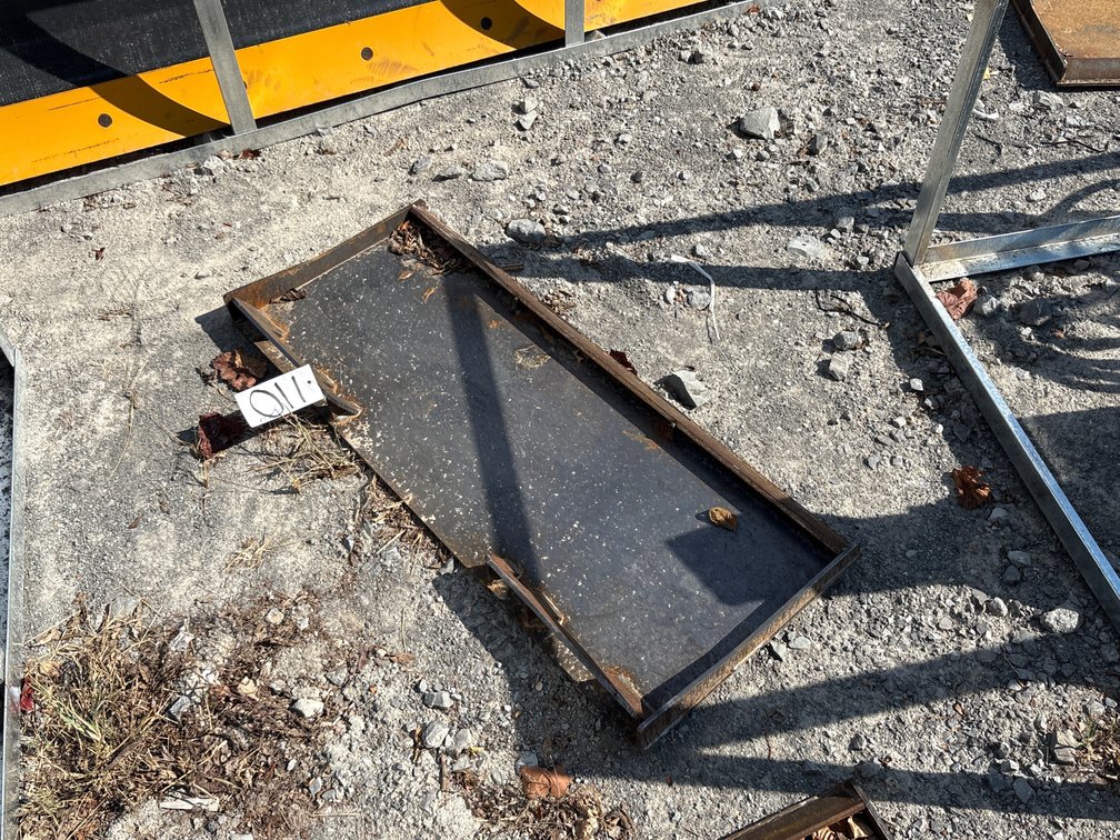SKID STEER MOUNT PLATE