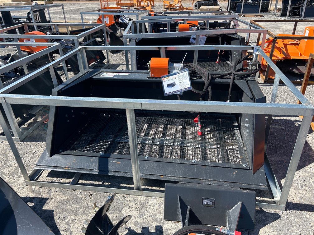 SKID STEER SCREENING BUCKET