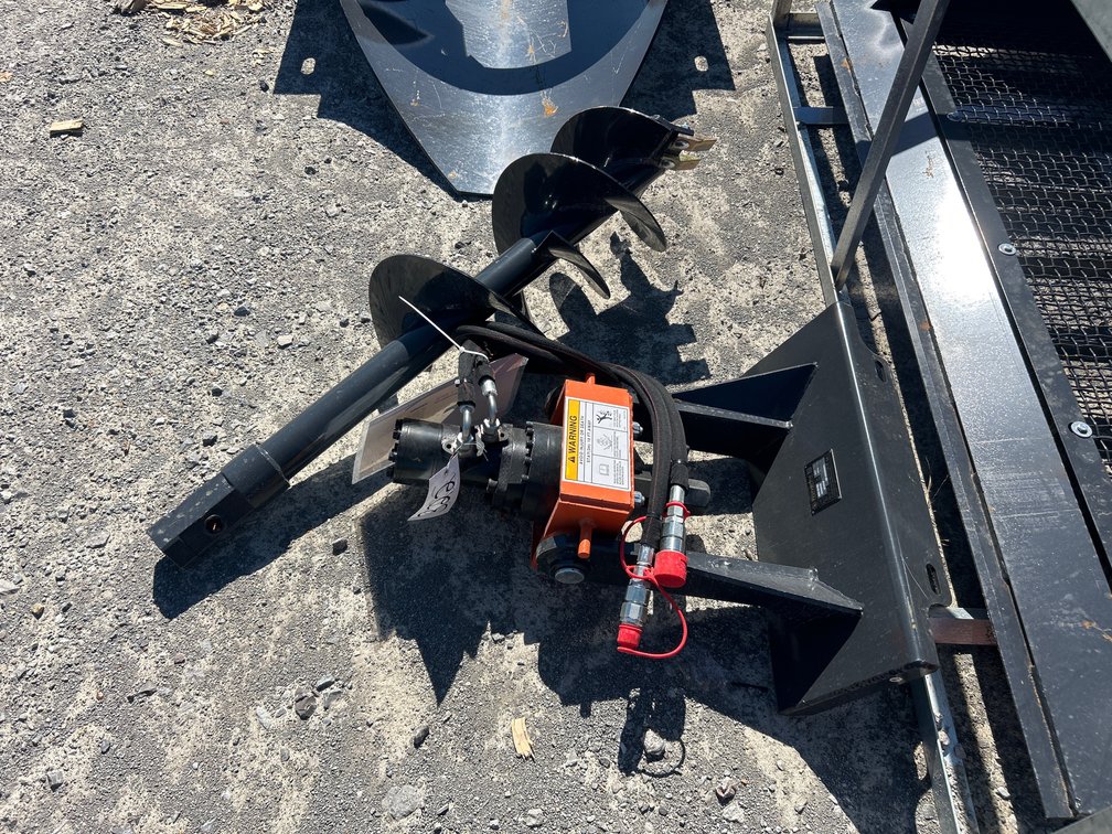 MINI SKID STEER AUGER WITH BIT