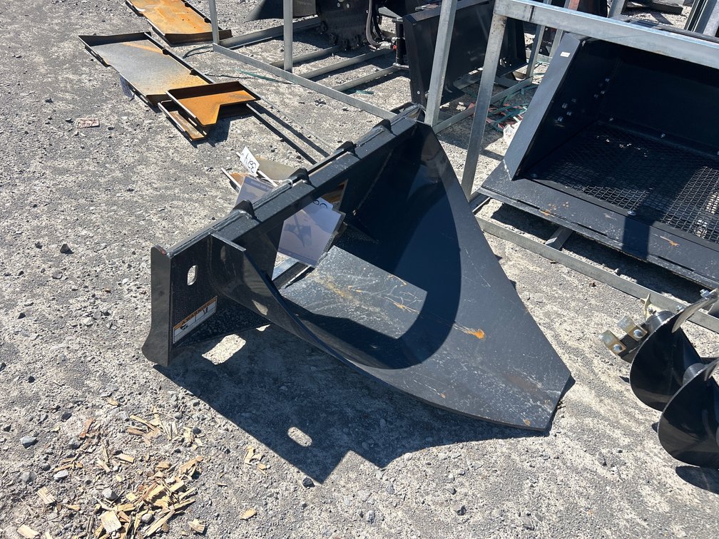 SKID STEER SPADE BUCKET