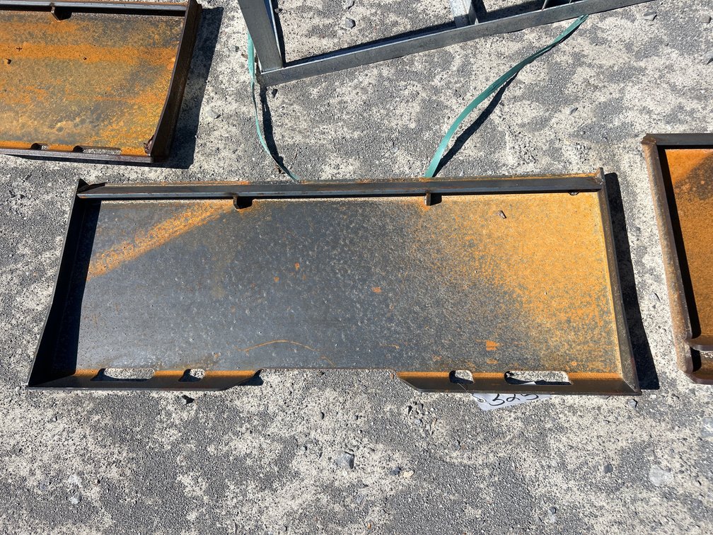 SKID STEER MOUNT PLATE