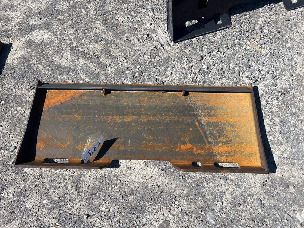 SKID STEER MOUNT PLATE