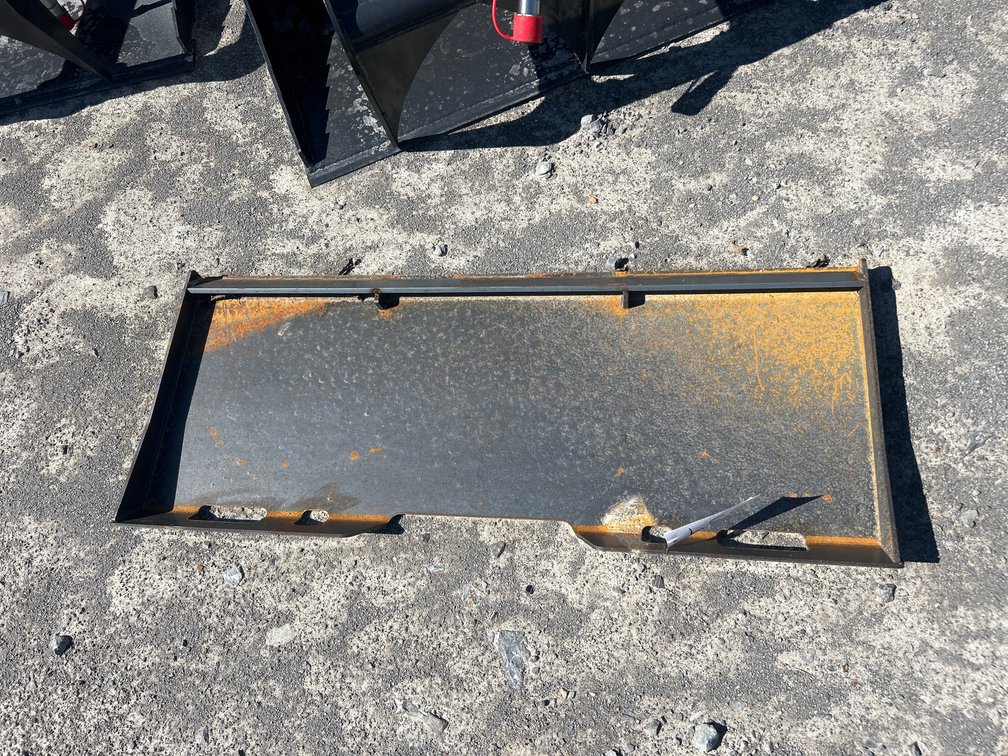 SKID STEER MOUNT PLATE