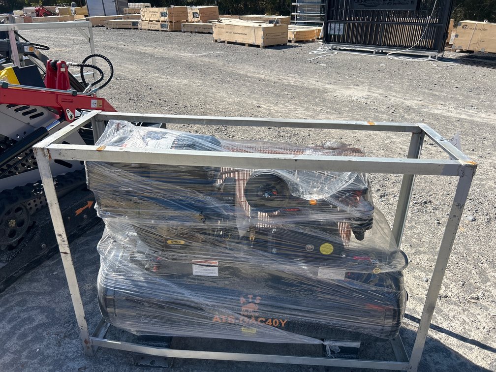 40 GALLON GAS POWERED COMPRESSOR