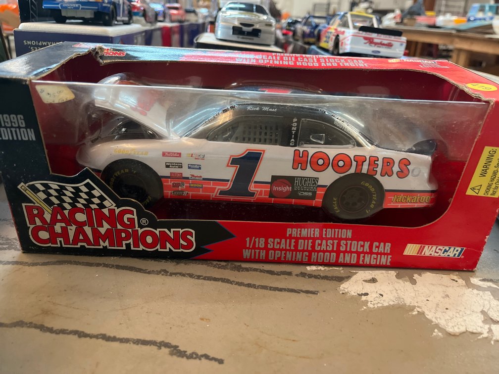 ‘96 HOOTERS DIE CAST STOCK CAR