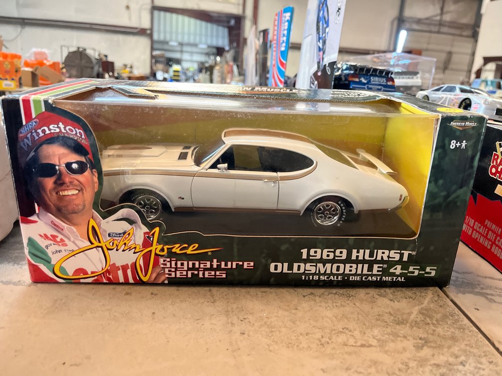 AMERICAN MUSCLE SIGNATURE SERIES