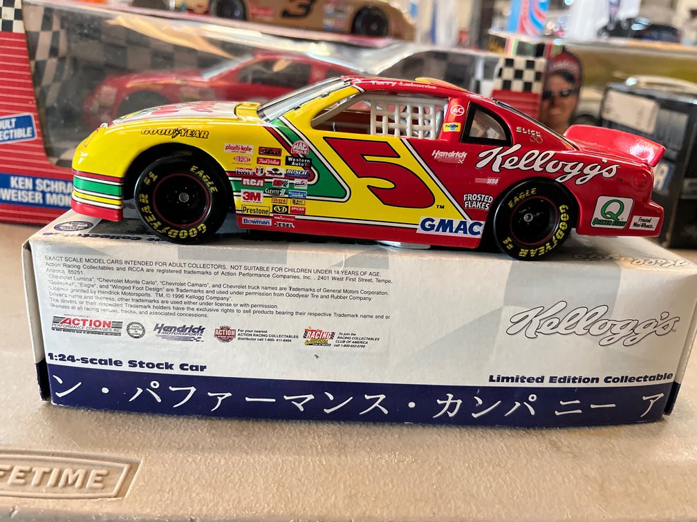 KELLOGS #5 DIE CAST RACING CAR