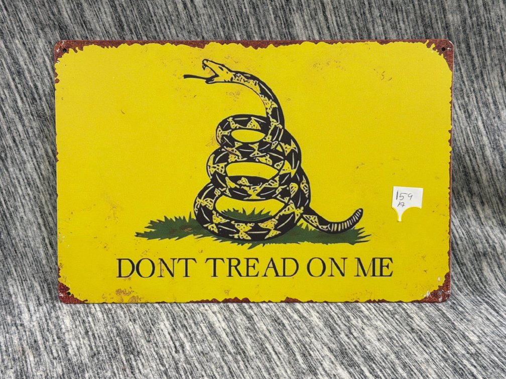 DON’T TREAD ON ME SIGN