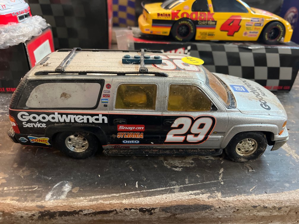 KEVIN HARVICK #29 SLAMMED SUBURBAN