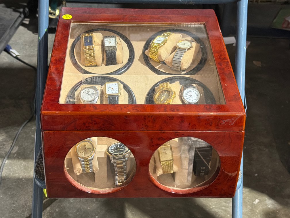 LOT OF WATCHES IN DISPLAY