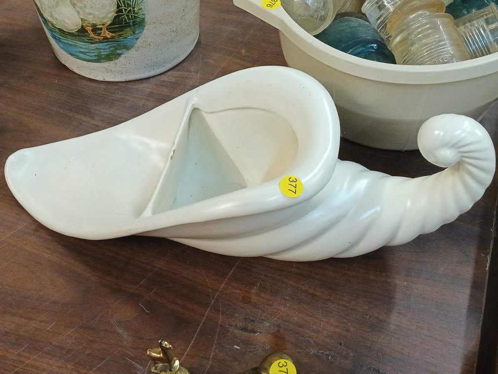 GLASS CORNUCOPIA