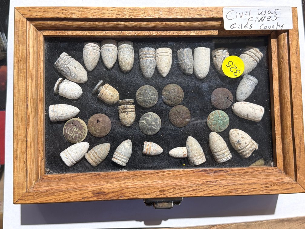 LOT OF CIVIL WAR BULLETS AND BUTTONS