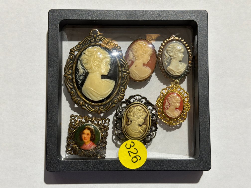 LOT OF CAMEO PENDANTS