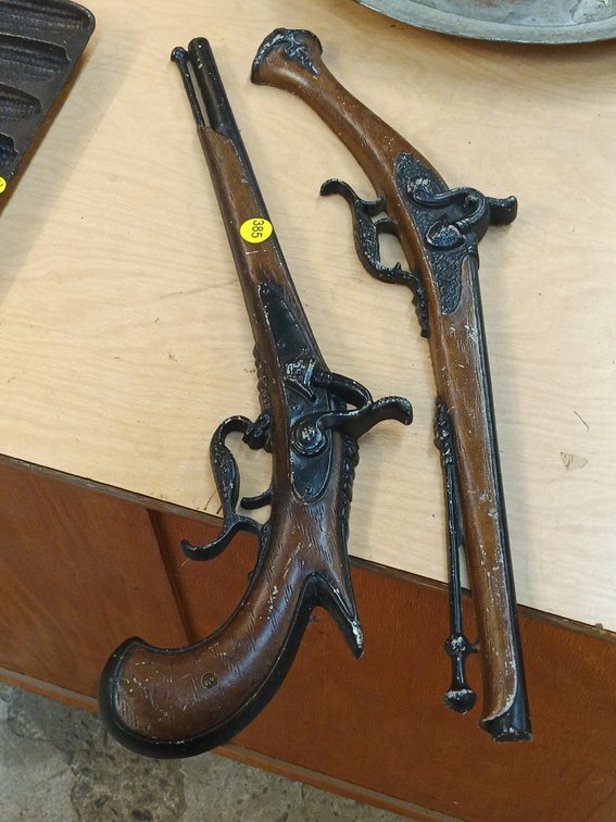 (2) GUN DECOR