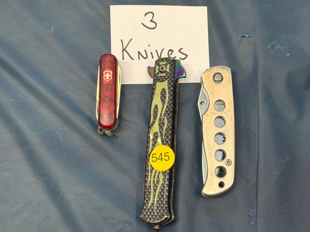 (3) KNIVES
