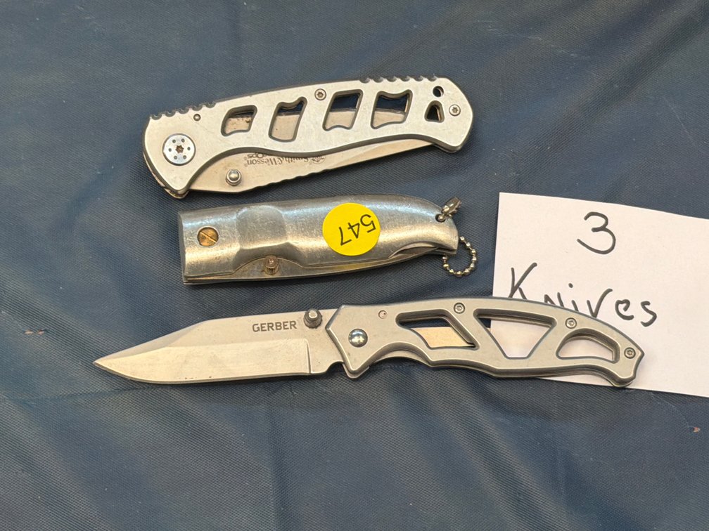 (3) KNIVES