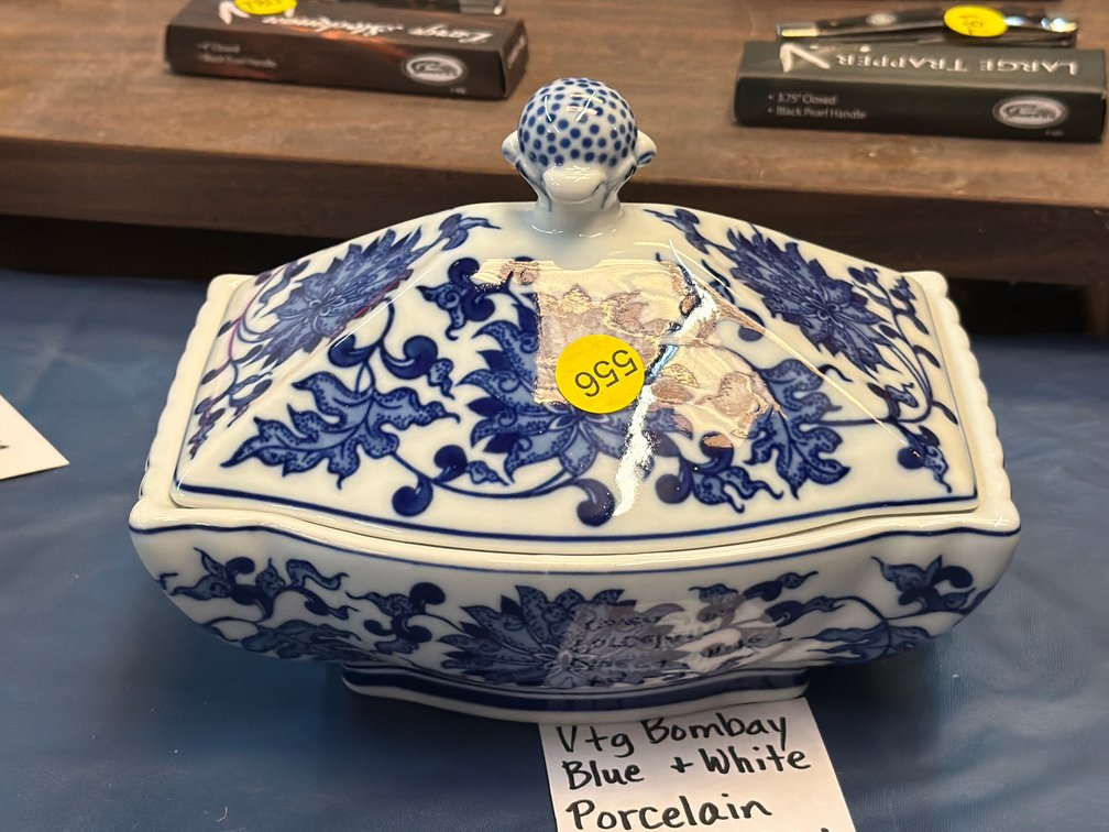 VINTAGE BOMBAY BLUE & WHITE PORCELAIN DISH