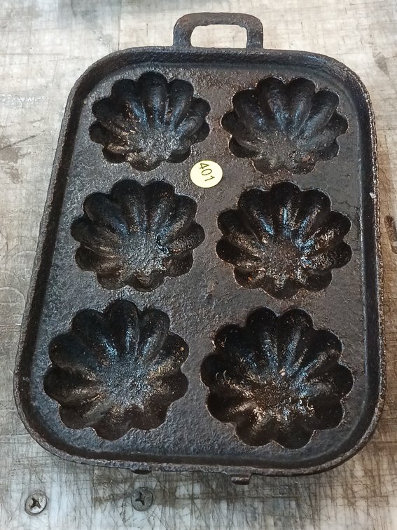CAST IRON BUNDT MOLD