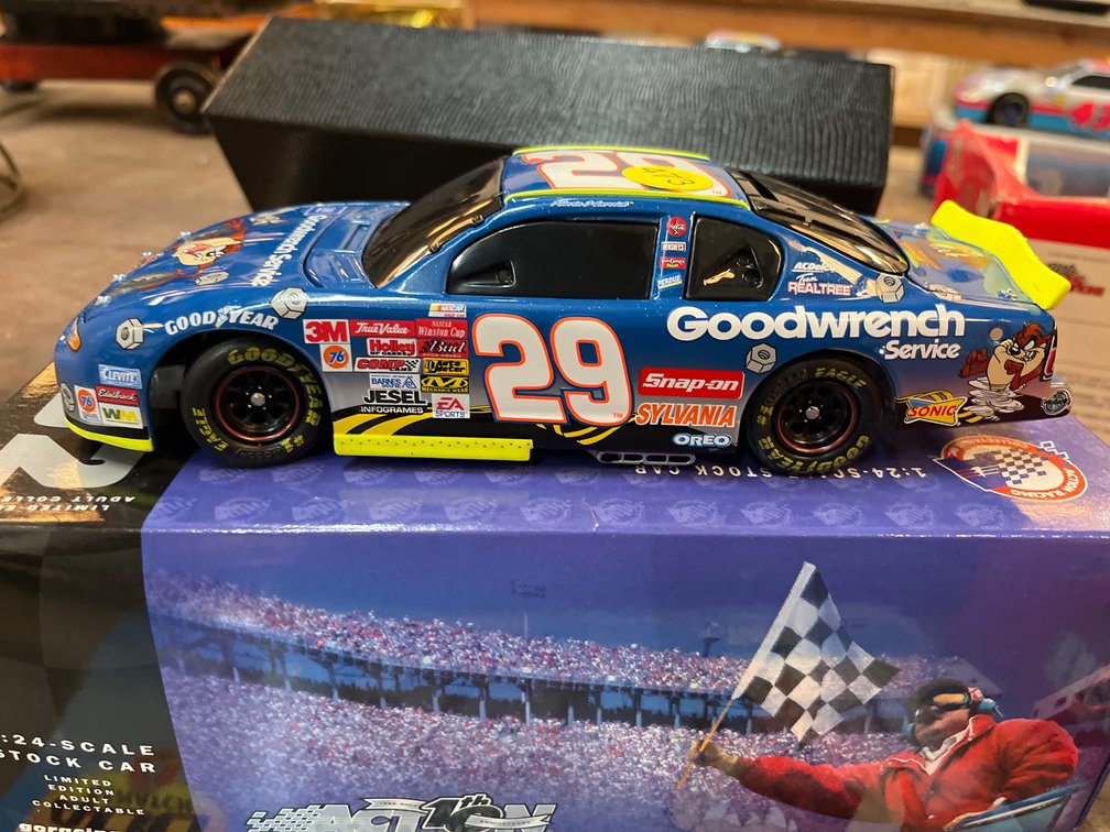 KEVIN HARVICK #29 GM GOODWRENCH REPLICA