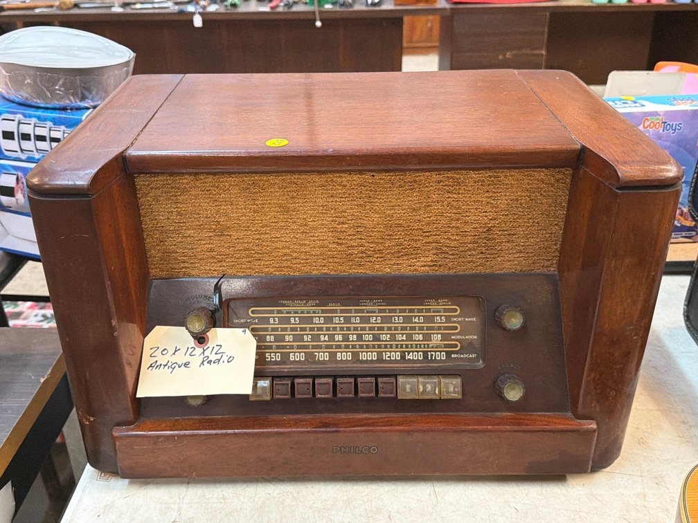 ANTIQUE RADIO 20”X12”X12”