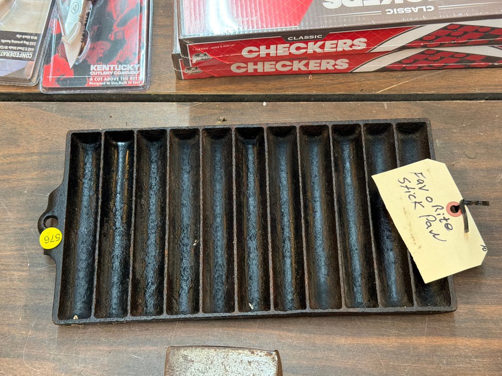 CAST IRON FAVORITE PIQUA WARE STICK PAN