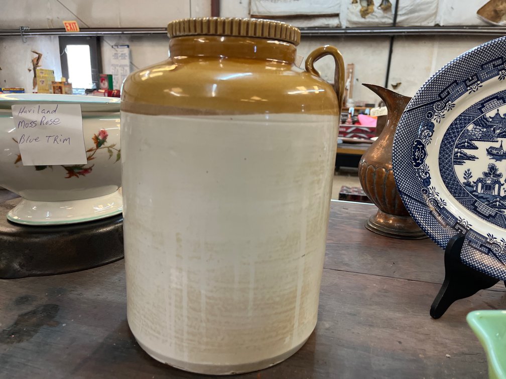 CROCK WITH SCREW-TOP LID