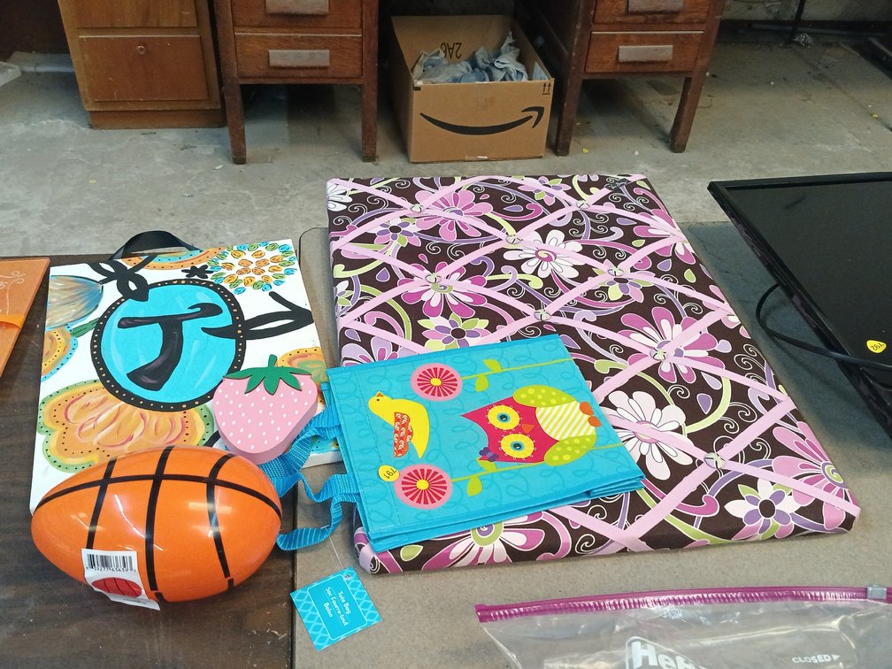 LOT OF DECOR
