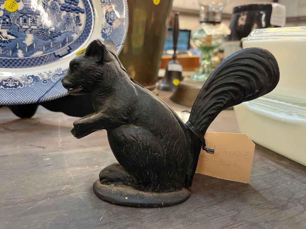 SQUIRREL CAST IRON NUT CRACKER