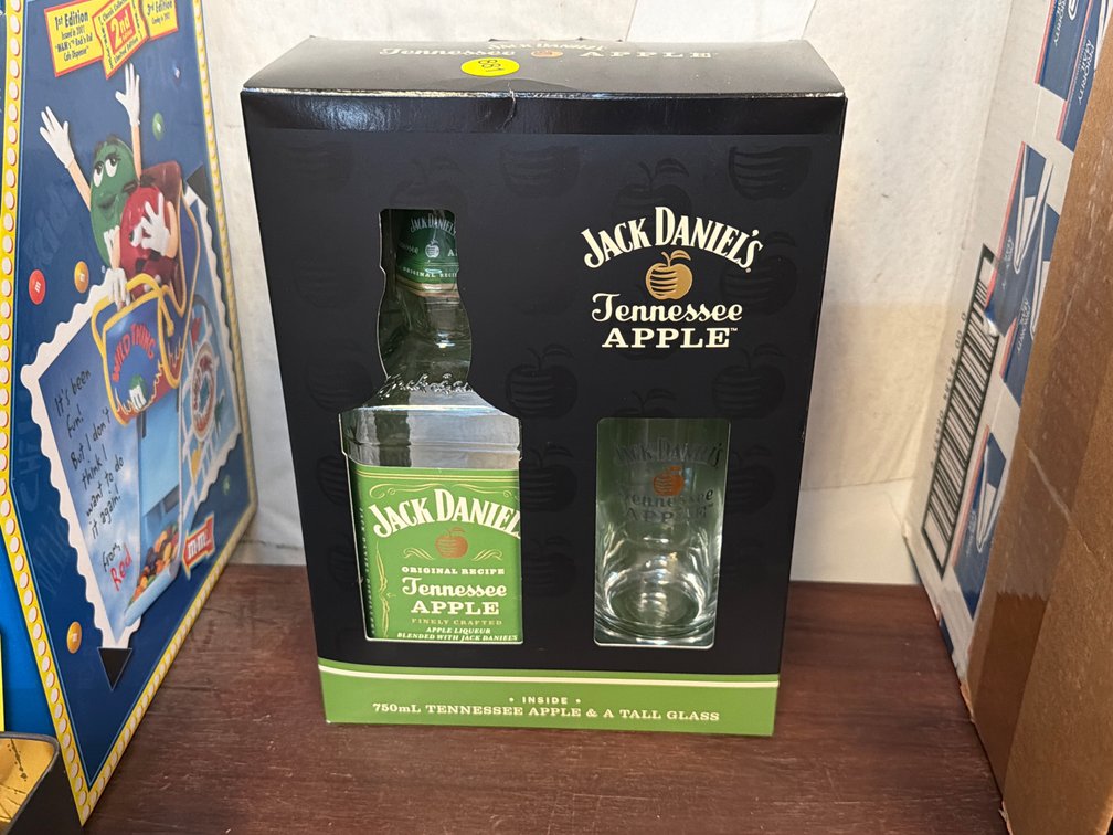 JACK DANIEL’S TENNESSEE APPLE & TALL GLASS