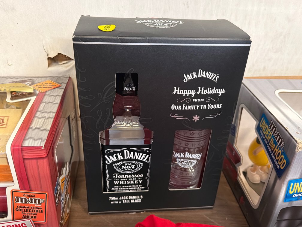 JACK DANIEL’S BOTTLE W/ TALL GLASS