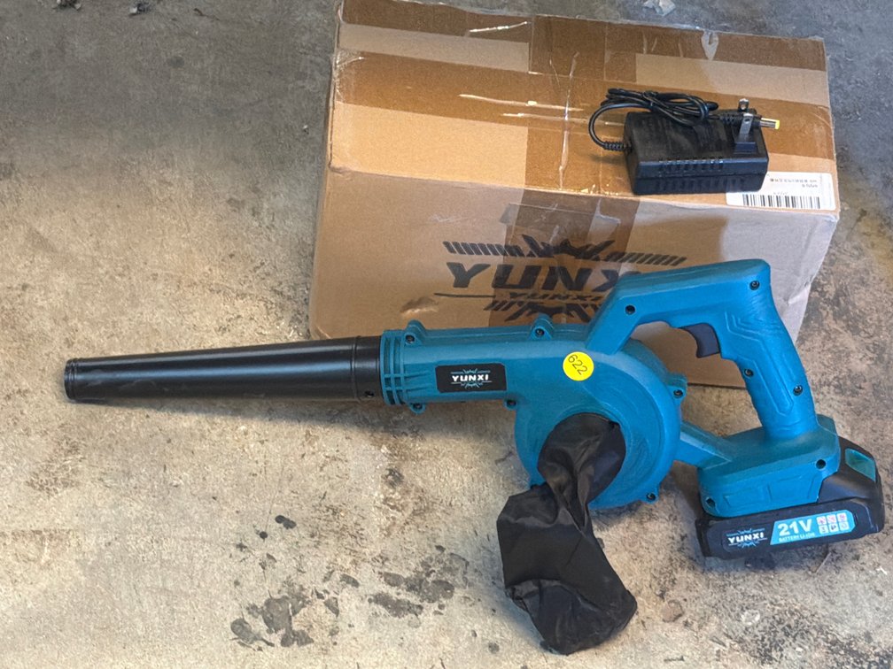 SMALL LEAF BLOWER