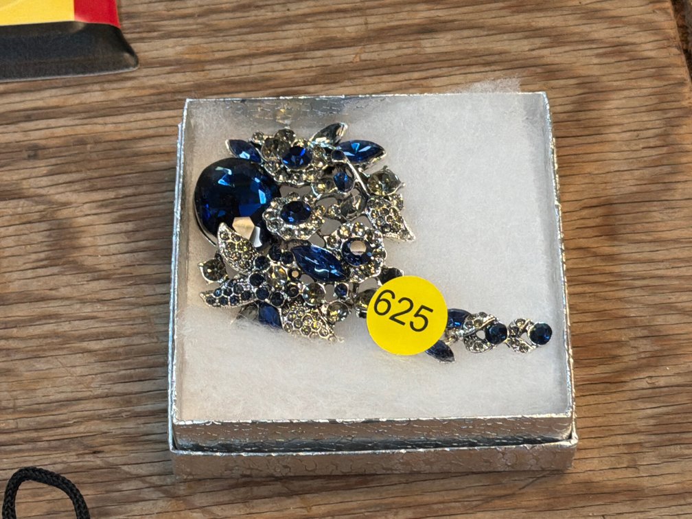 BROOCH