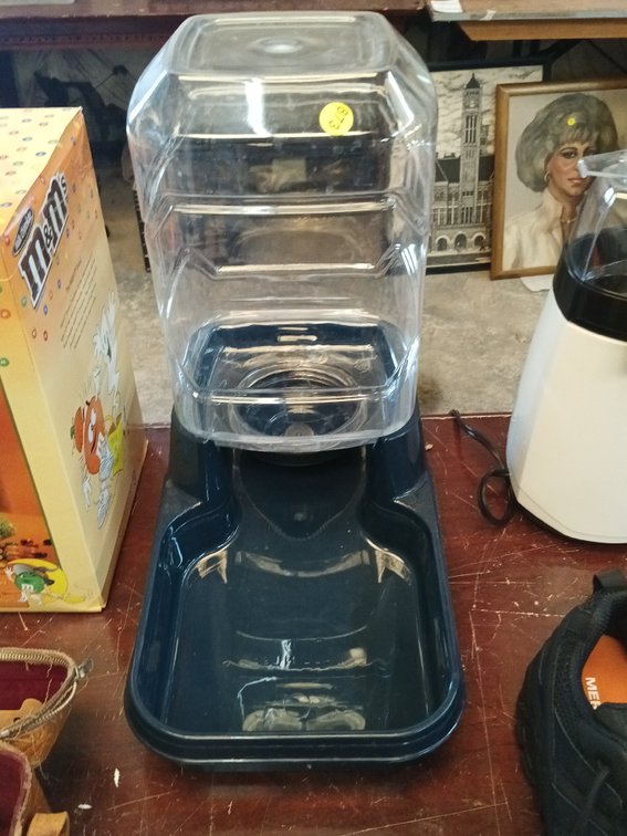 DOG WATERING DISH