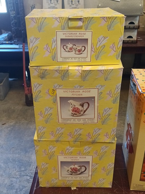 FITZ AND FLOYD TEA/COFFEE SET