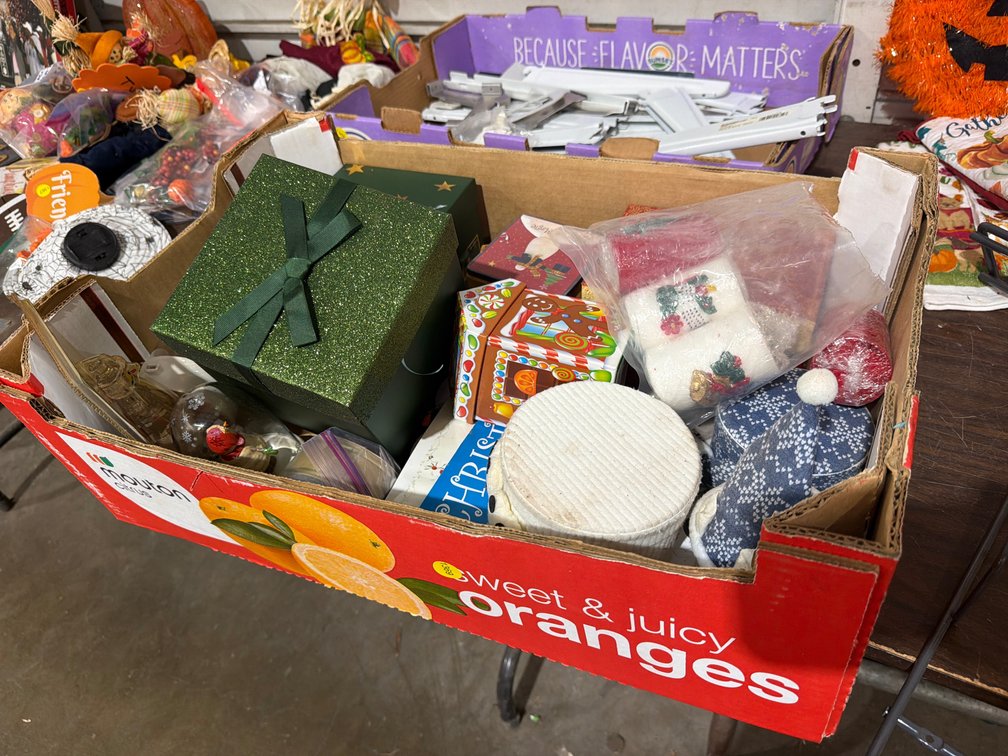 BOX OF CHRISTMAS ITEMS AND DECOR