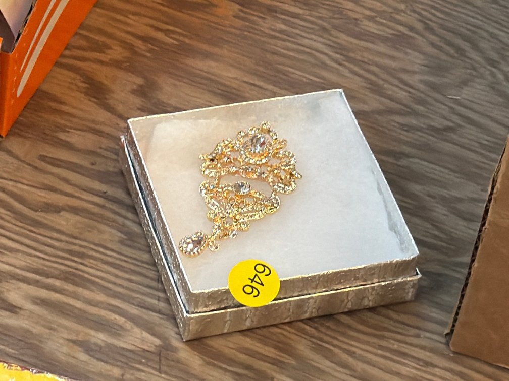 BROOCH