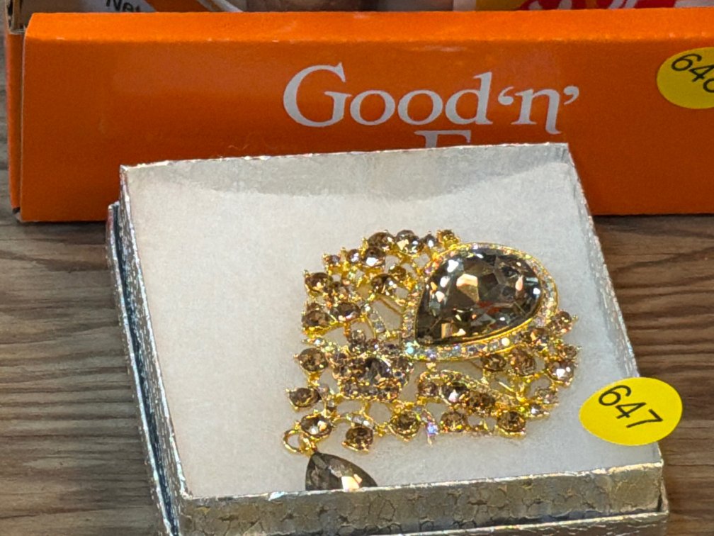 BROOCH