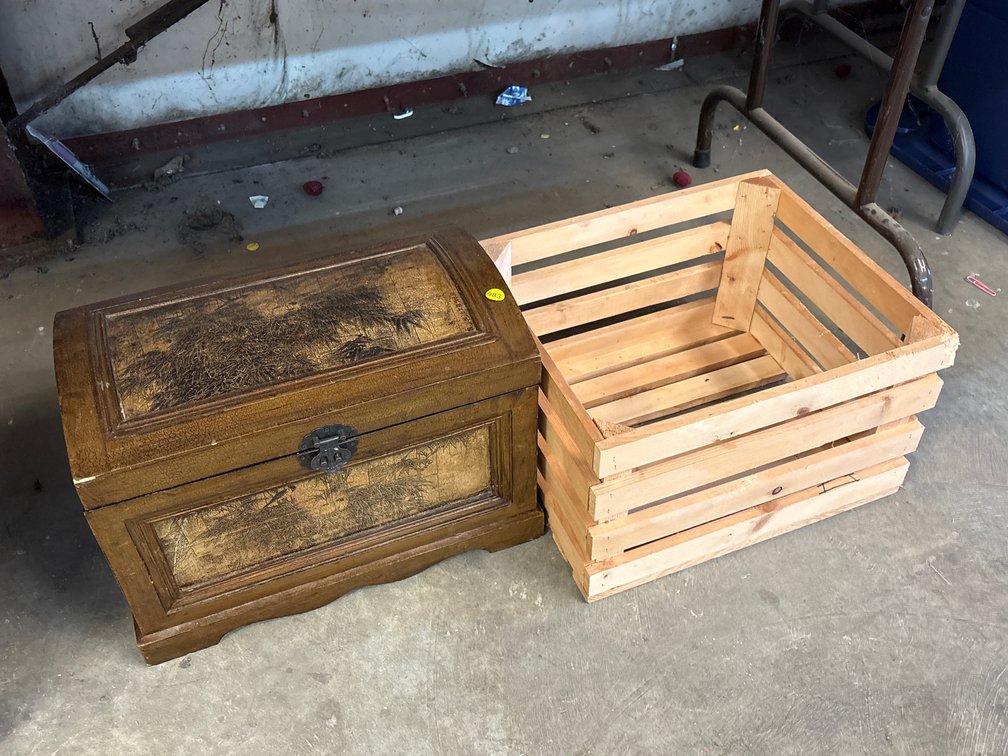 WOODEN CHEST & CRATE