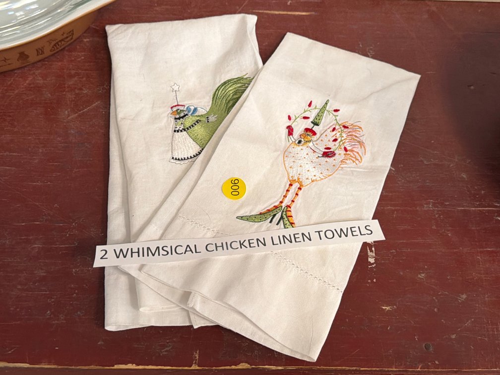 (2) WHIMSICAL CHICKEN LINEN TOWELS