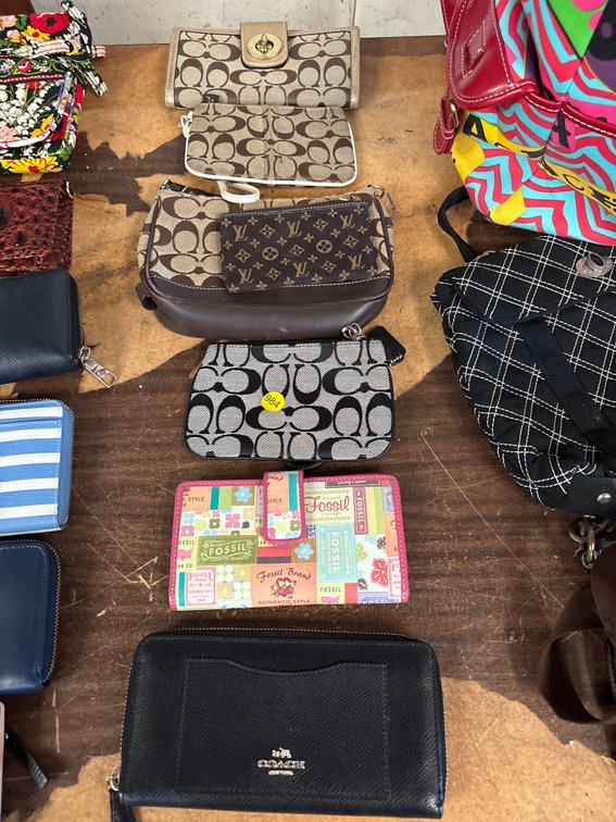 WOMENS DESIGNER BILLFOLDS/WALLETS