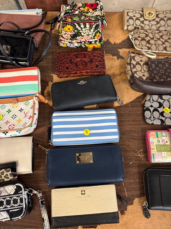 WOMENS DESIGNER BILLFOLDS/WALLETS
