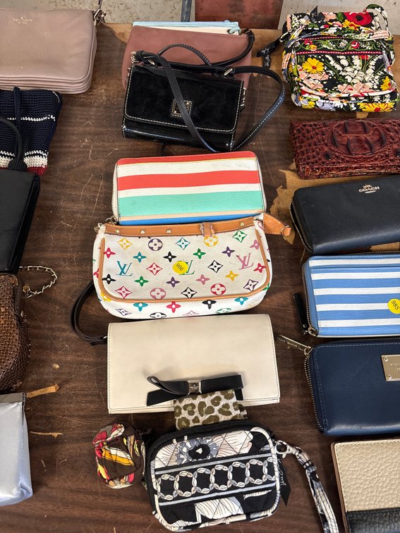 WOMENS DESIGNER BILLFOLDS/WALLETS
