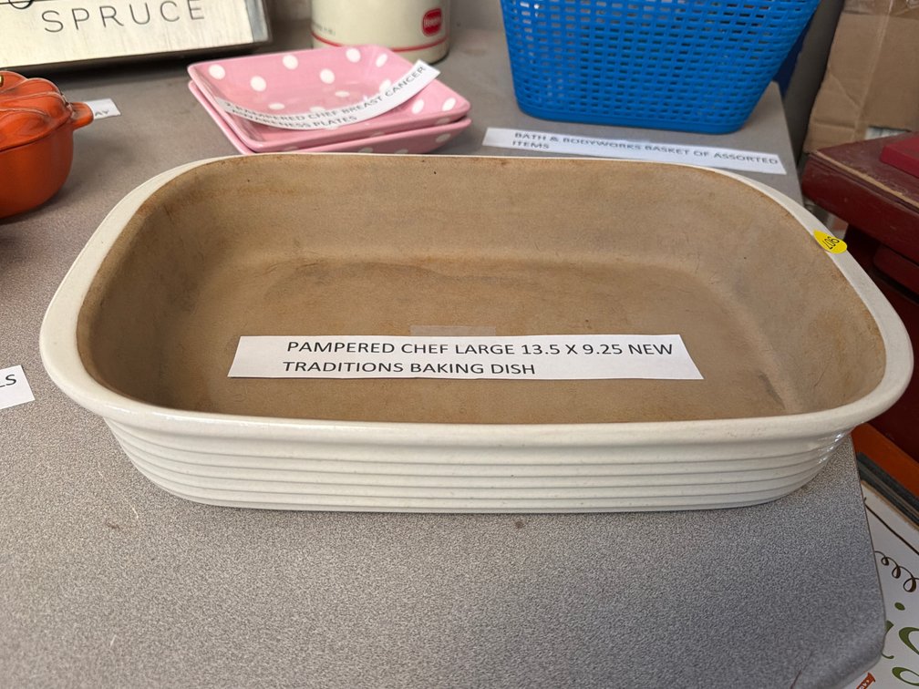PAMPERED CHEF LARGE 13.5X9.25 NEW TRADITIONS BAKING DISH
