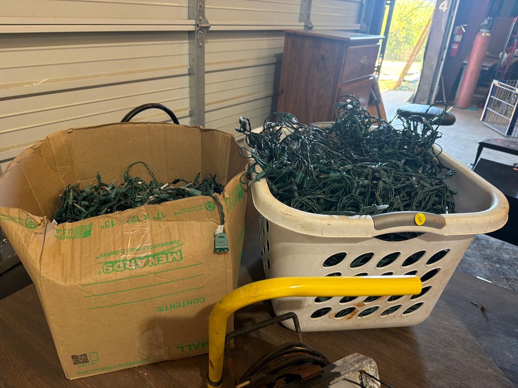 LARGE LOT OF CHRISTMAS LIGHTS
